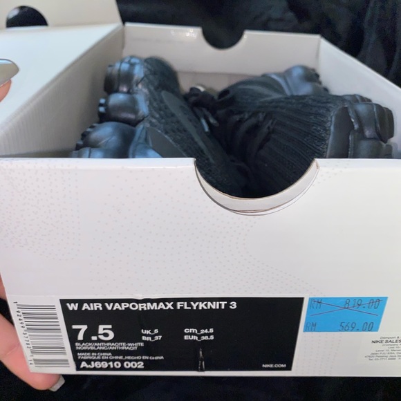 Nike Woman’s Vapormax 7.5 - Picture 1 of 3